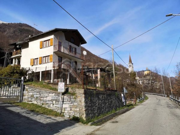 casa indipendente in vendita a Calasca-Castiglione in zona Calasca Dentro