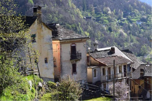 casa indipendente in vendita a Calasca-Castiglione