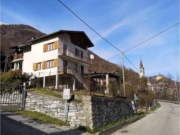 casa indipendente in vendita a Calasca-Castiglione in zona Calasca Dentro