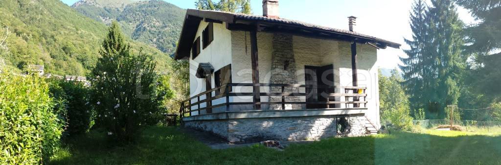 casa indipendente in vendita a Calasca-Castiglione
