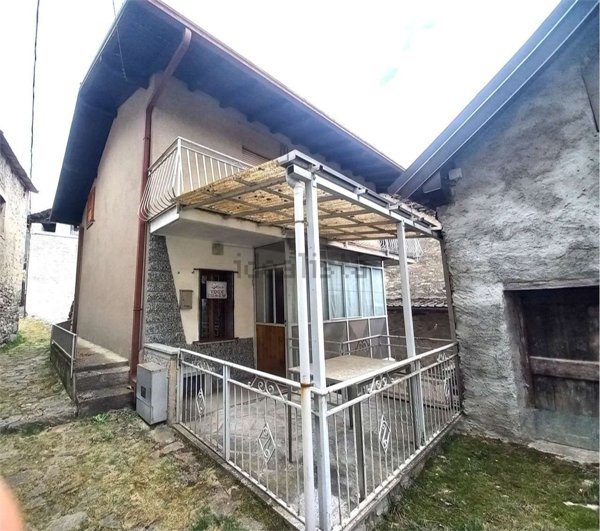 casa indipendente in vendita a Calasca-Castiglione in zona Calasca Dentro