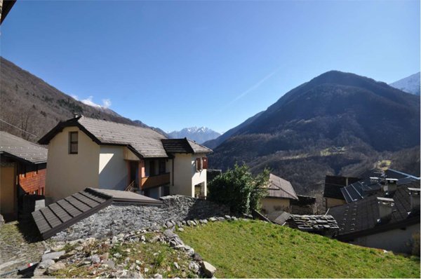 casa indipendente in vendita a Calasca-Castiglione in zona Vigino