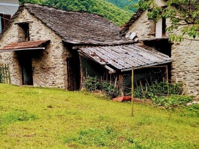 casa indipendente in vendita a Calasca-Castiglione