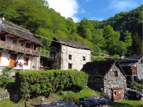 casa indipendente in vendita a Calasca-Castiglione