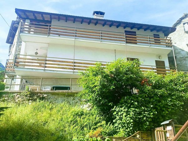 casa indipendente in vendita a Calasca-Castiglione