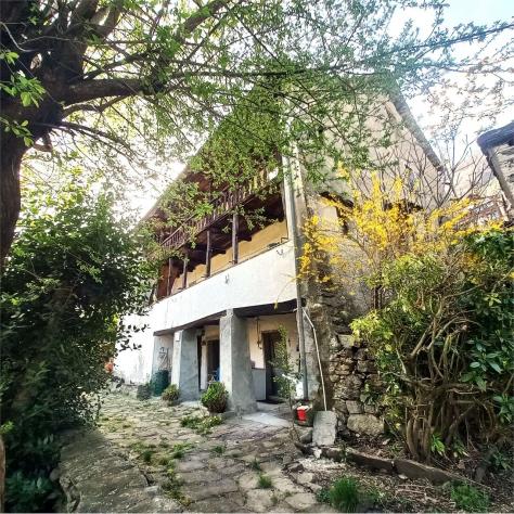 casa indipendente in vendita a Calasca-Castiglione in zona Vigino
