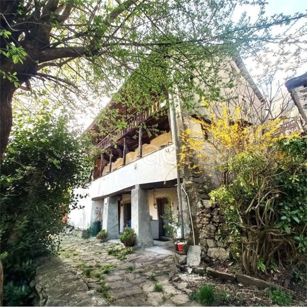 casa indipendente in vendita a Calasca-Castiglione in zona Vigino