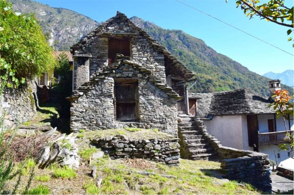 casa indipendente in vendita a Calasca-Castiglione
