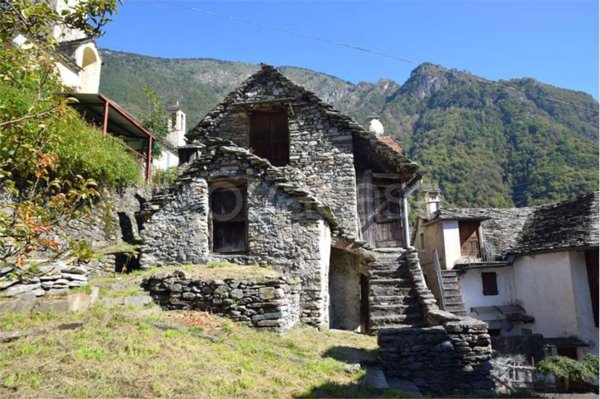 casa indipendente in vendita a Calasca-Castiglione