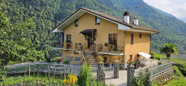 casa indipendente in vendita a Calasca-Castiglione in zona Molini