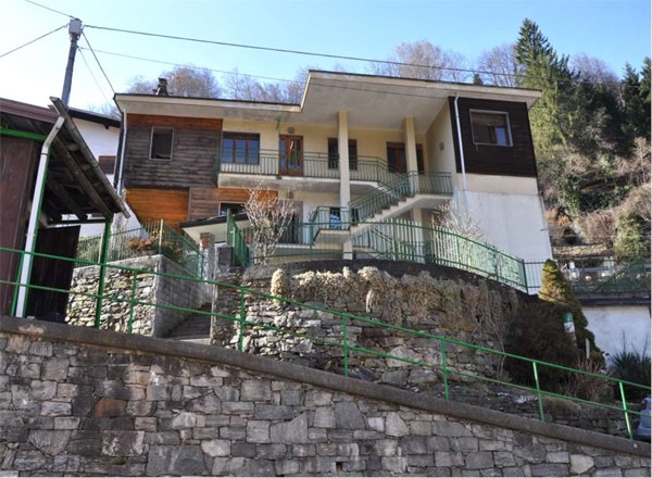 casa indipendente in vendita a Calasca-Castiglione in zona Molini