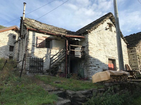 appartamento in vendita a Calasca-Castiglione