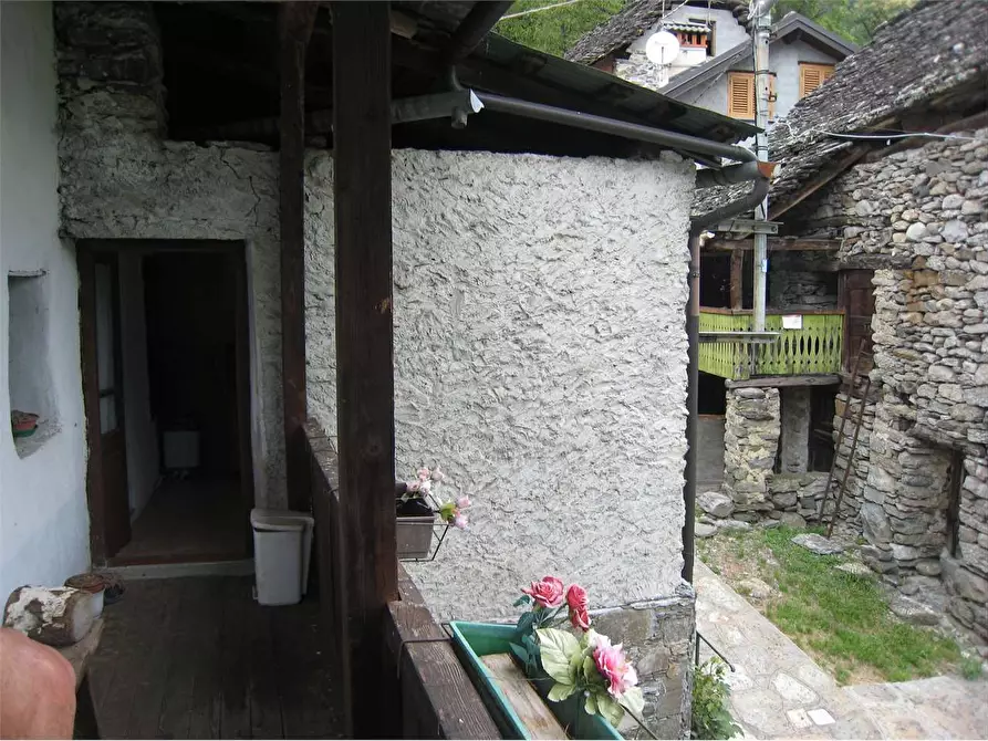 casa indipendente in vendita a Calasca-Castiglione in zona Barzona