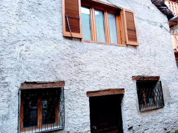 casa indipendente in vendita a Calasca-Castiglione in zona Antrogna