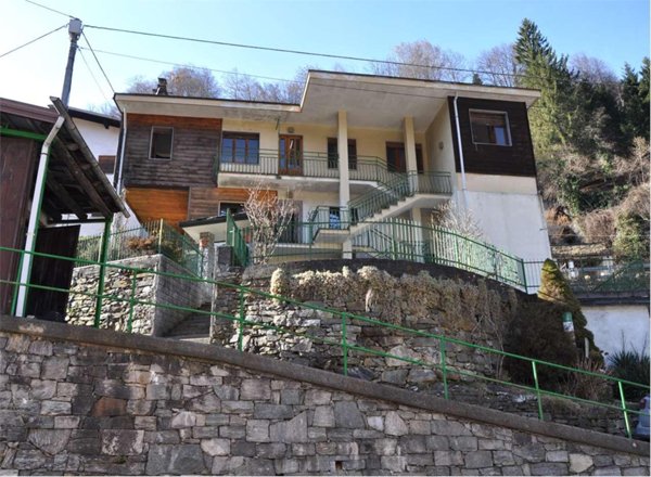 casa indipendente in vendita a Calasca-Castiglione in zona Molini