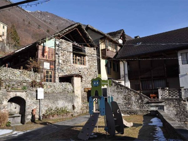 casa indipendente in vendita a Calasca-Castiglione in zona Vigino