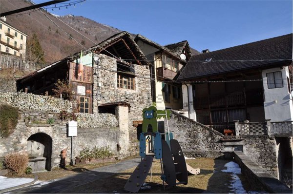 casa indipendente in vendita a Calasca-Castiglione in zona Vigino