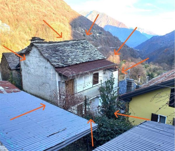 casa indipendente in vendita a Calasca-Castiglione in zona Colombetti