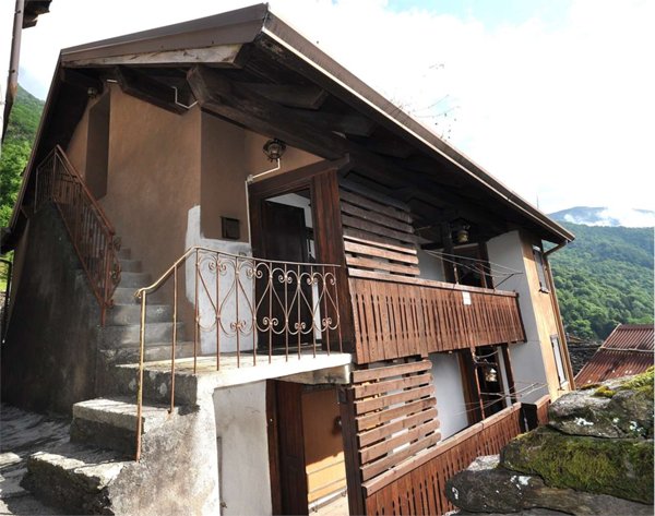 casa indipendente in vendita a Calasca-Castiglione in zona Vigino