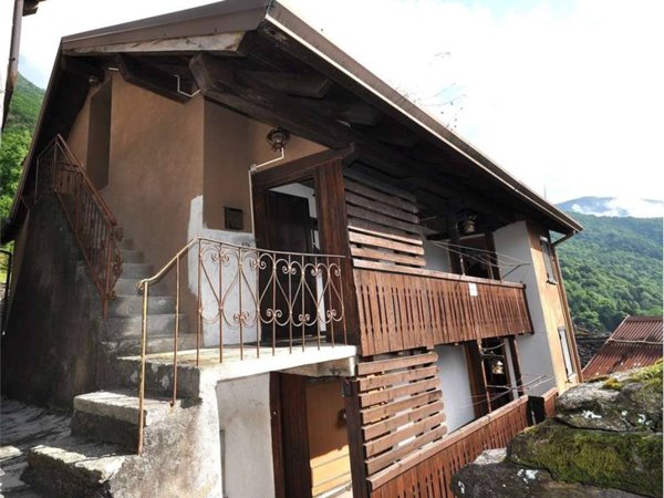 casa indipendente in vendita a Calasca-Castiglione in zona Vigino