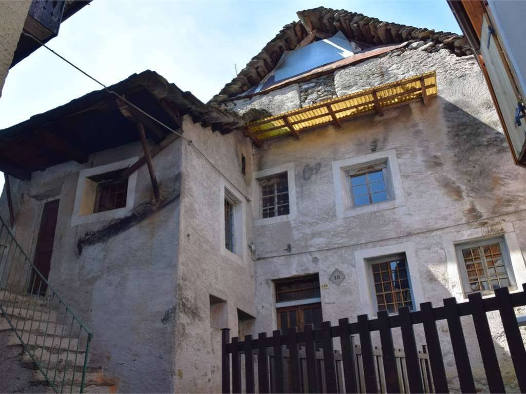 casa indipendente in vendita a Calasca-Castiglione in zona Calasca Dentro