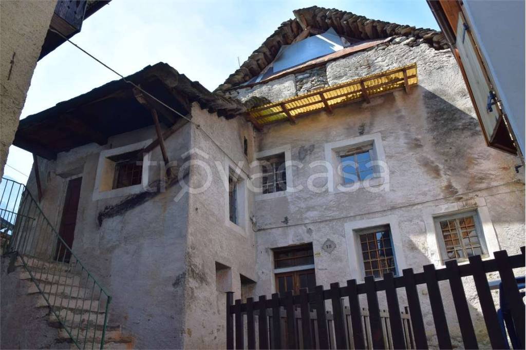 casa indipendente in vendita a Calasca-Castiglione in zona Calasca Dentro