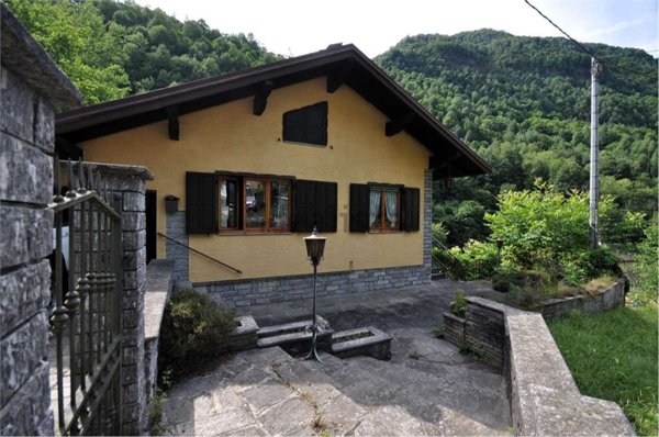casa indipendente in vendita a Calasca-Castiglione in zona Molini