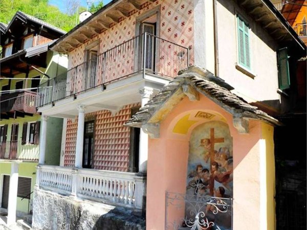 casa indipendente in vendita a Calasca-Castiglione in zona Colombetti