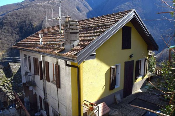 casa indipendente in vendita a Calasca-Castiglione in zona Colombetti