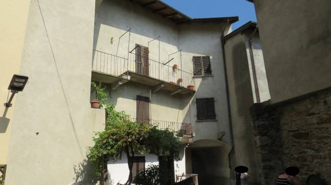 intera palazzina in vendita a Cambiasca in zona Comero