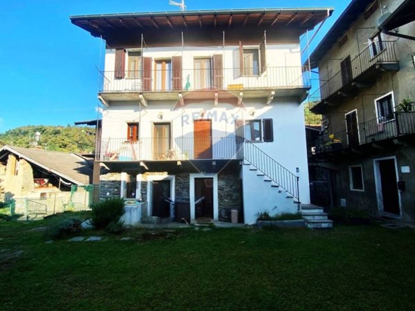 casa indipendente in vendita a Cambiasca in zona Comero