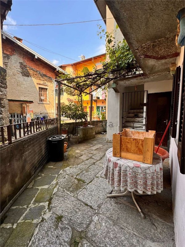 casa indipendente in vendita a Cambiasca in zona Comero