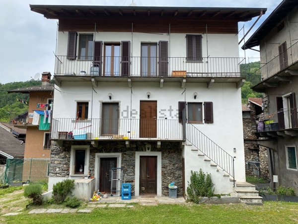 casa indipendente in vendita a Cambiasca