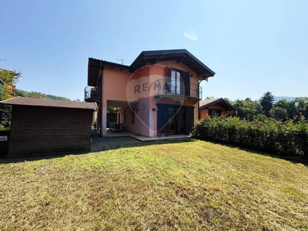 casa indipendente in vendita a Cambiasca in zona Comero
