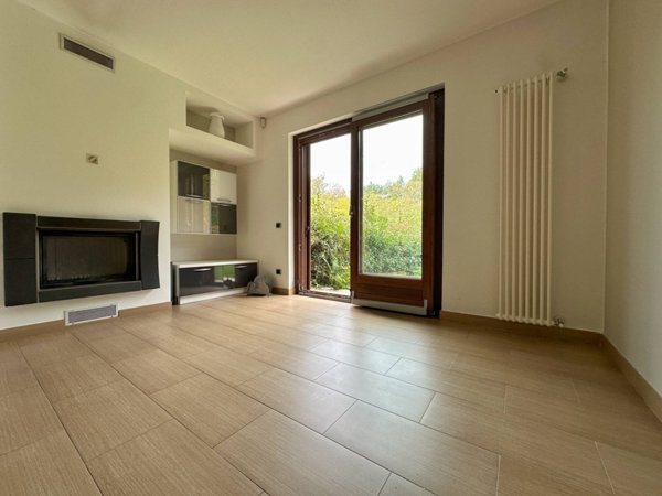 casa indipendente in vendita a Cambiasca in zona Comero