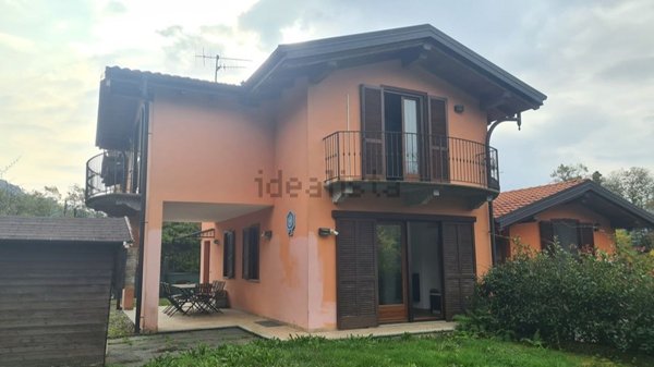 casa indipendente in vendita a Cambiasca