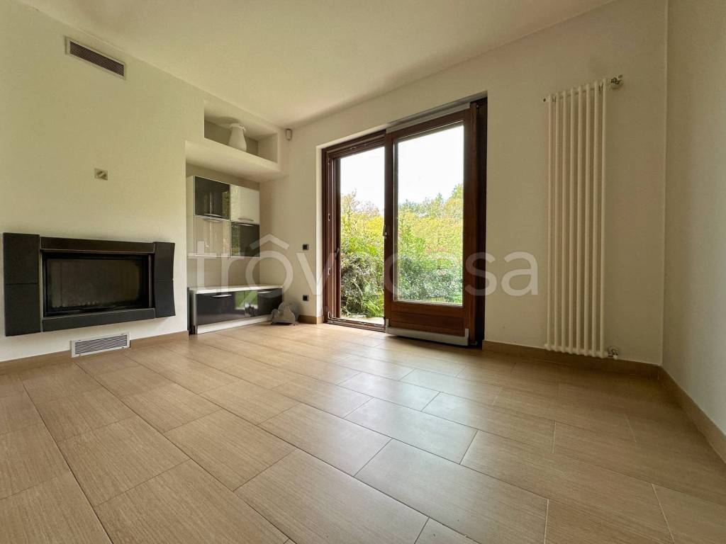 casa indipendente in vendita a Cambiasca