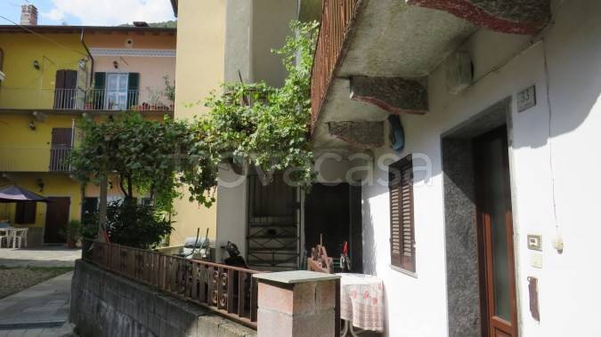 appartamento in vendita a Cambiasca in zona Comero