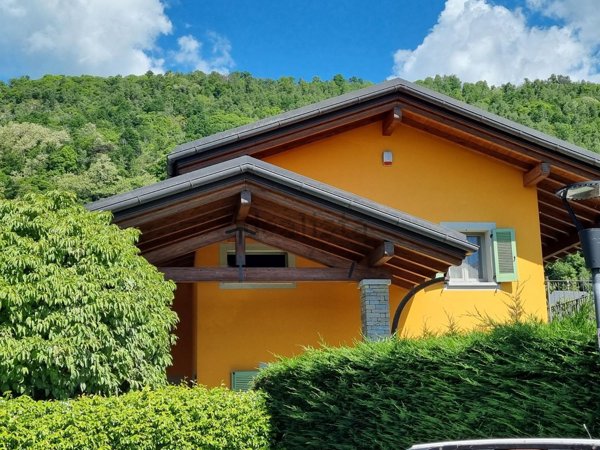 casa indipendente in vendita a Cambiasca