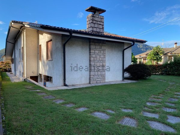casa indipendente in vendita a Cambiasca