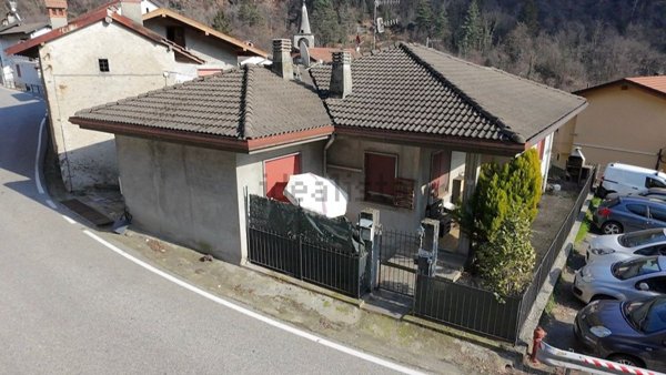 casa indipendente in vendita a Cambiasca in zona Ramello