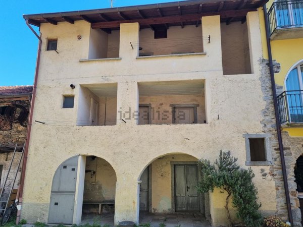 casa indipendente in vendita a Cambiasca
