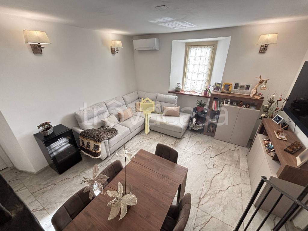 appartamento in vendita a Cambiasca in zona Ramello