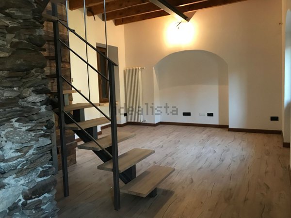 casa indipendente in vendita a Cambiasca