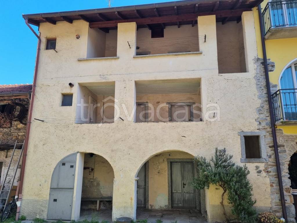 casa indipendente in vendita a Cambiasca