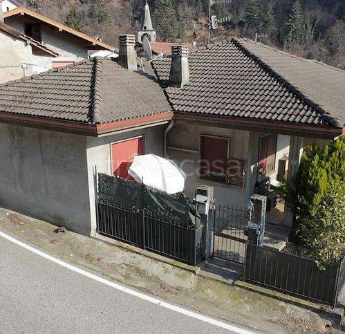 casa indipendente in vendita a Cambiasca in zona Ramello