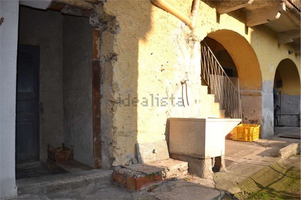 casa indipendente in vendita a Cambiasca