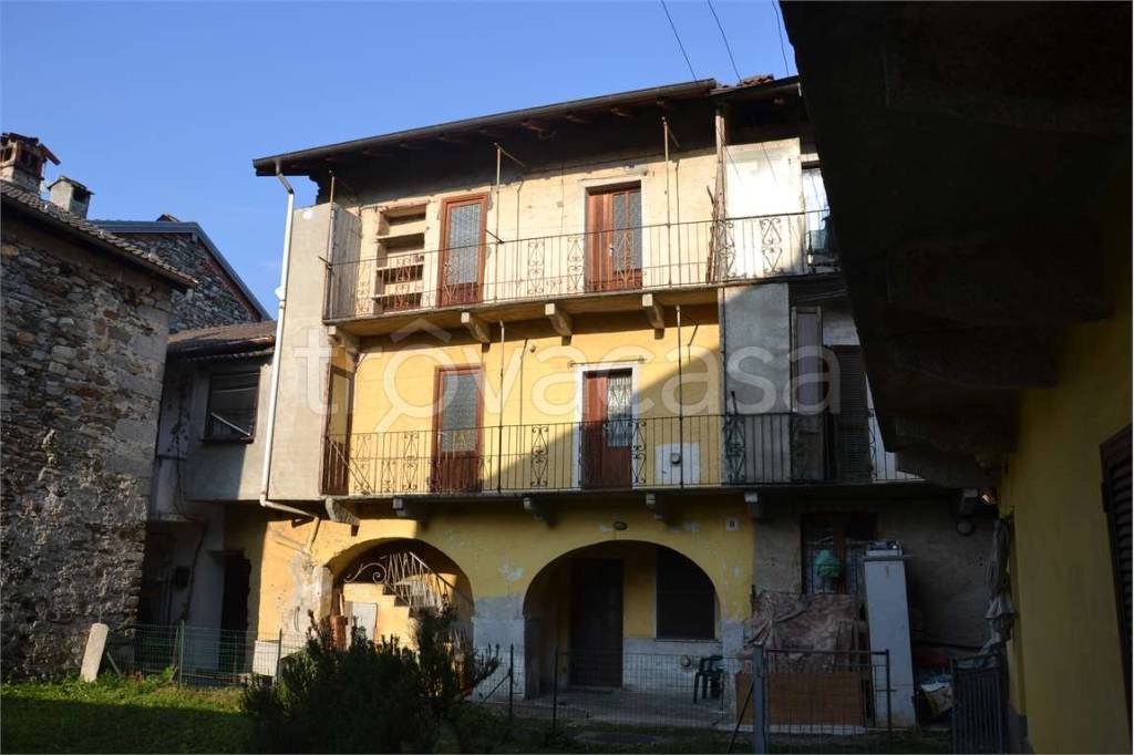 casa indipendente in vendita a Cambiasca