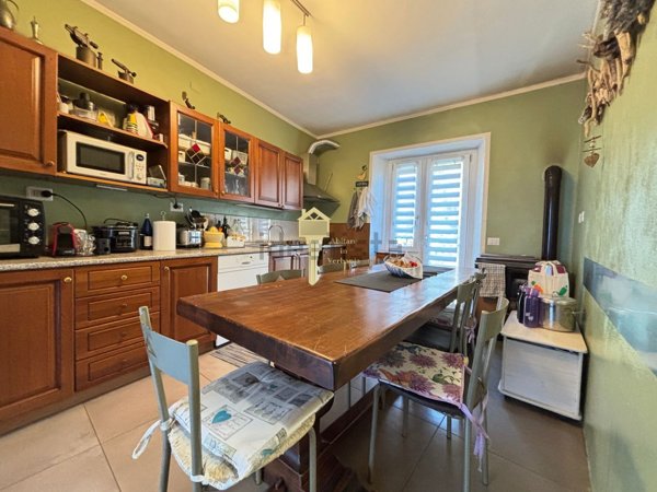 casa indipendente in vendita a Cambiasca in zona Comero