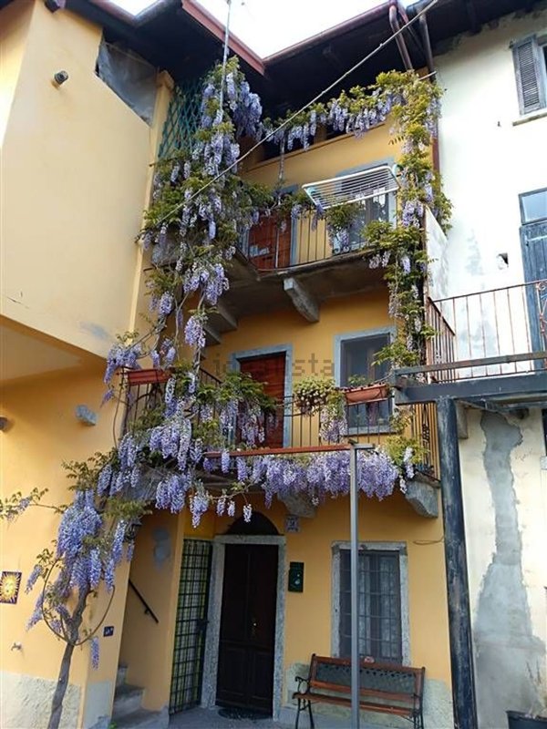 appartamento in vendita a Cambiasca in zona Comero